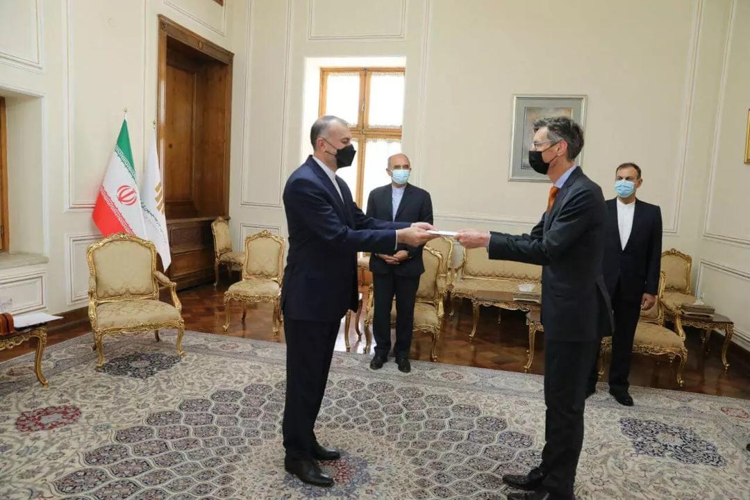 سفیر جدید هلند رونوشت استوارنامه خود را تقدیم دکتر امیر عبداللهیان کرد